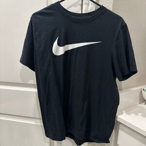Men’s Black/White Nike/Swoosh T, size L.